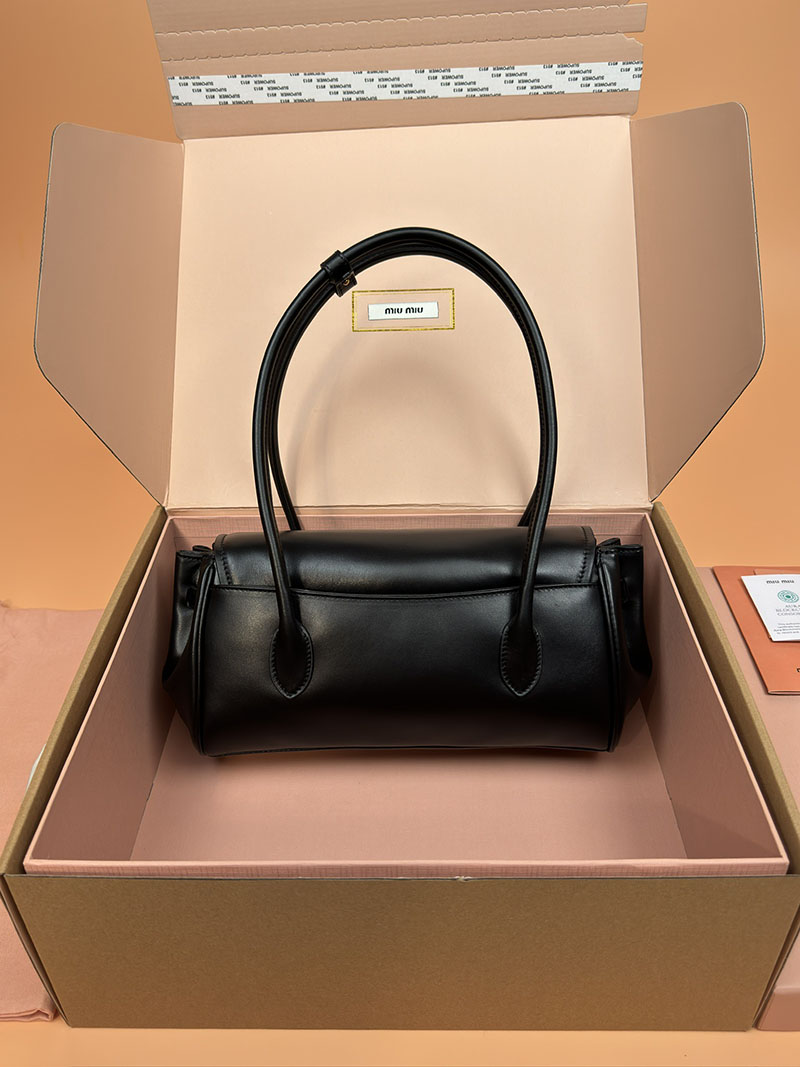 MiuMiu レザー ショルダーバッグ ブラック 5BD265_2CRM_F0002_V_OOO ゴールド金具 ホーボーバッグ レディース - 画像 (8)