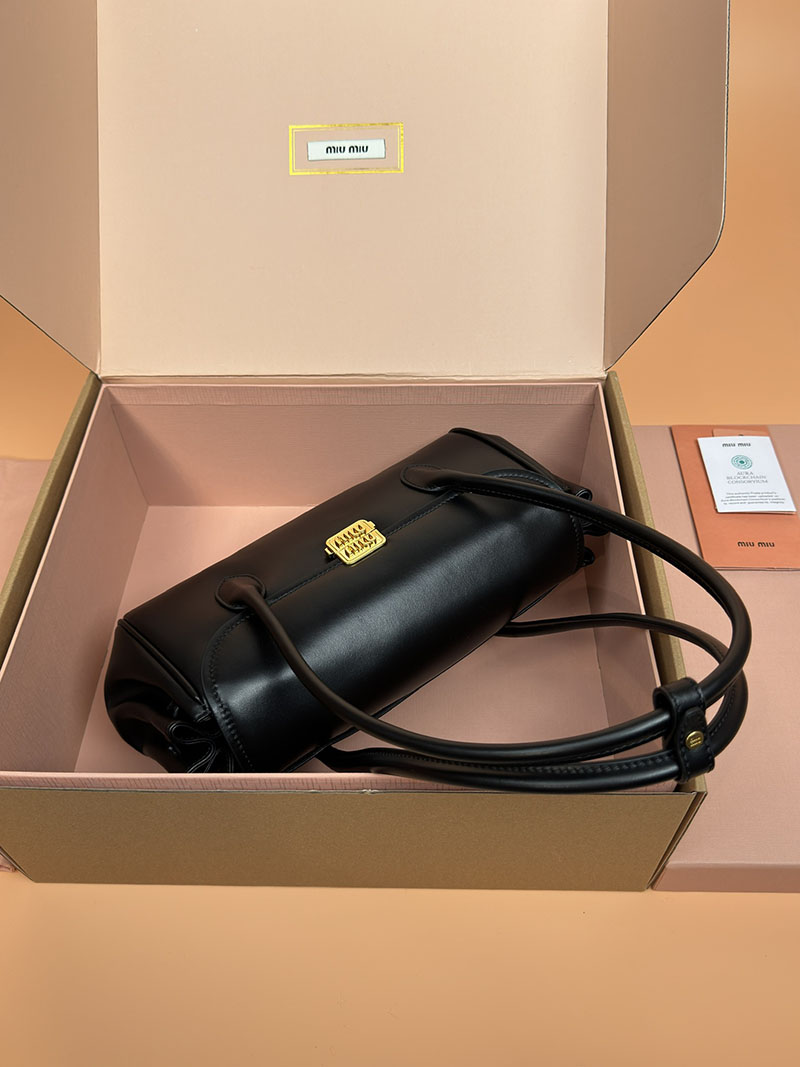 MiuMiu レザー ショルダーバッグ ブラック 5BD265_2CRM_F0002_V_OOO ゴールド金具 ホーボーバッグ レディース - 画像 (7)