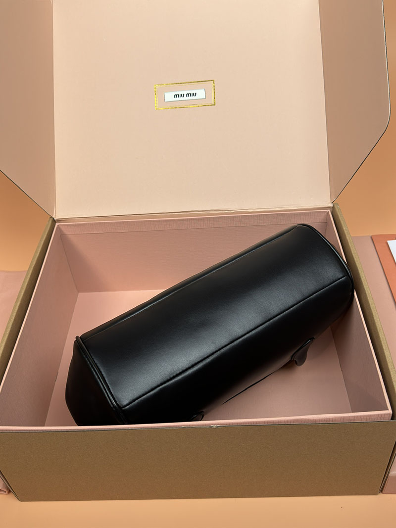 MiuMiu レザー ショルダーバッグ ブラック 5BD265_2CRM_F0002_V_OOO ゴールド金具 ホーボーバッグ レディース - 画像 (6)