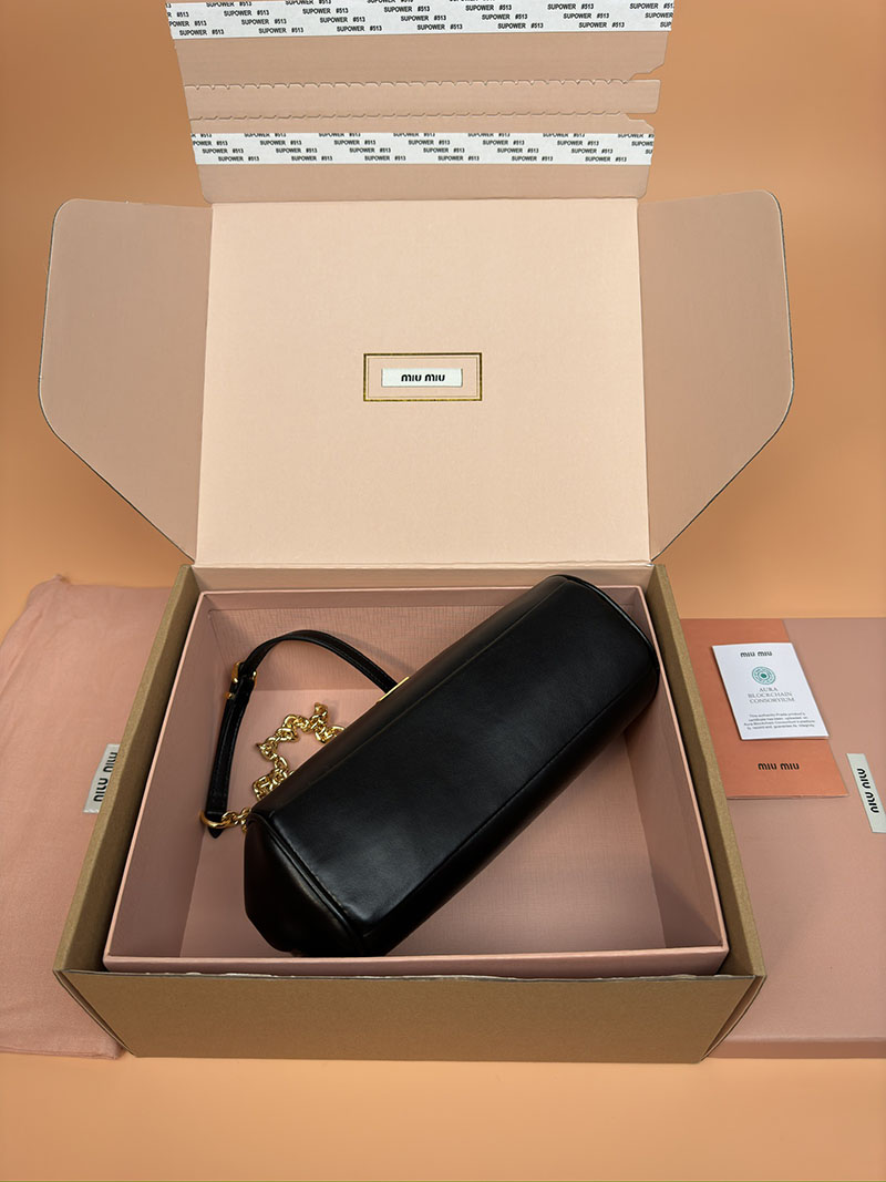 MiuMiu レザー ショルダーバッグ ブラック 5BD266_2CRM_F0002_V_OOO ゴールド金具 miumiu ショルダーバッグ アウトレット - 画像 (7)