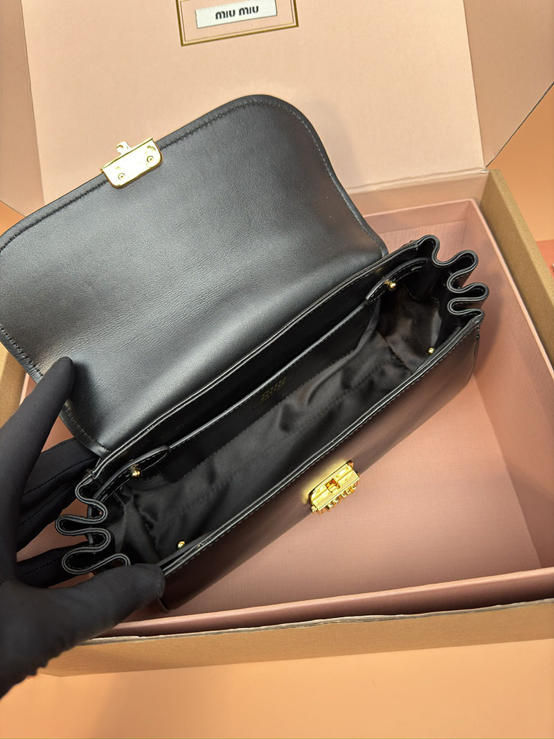 MiuMiu レザー ショルダーバッグ ブラック 5BD266_2CRM_F0002_V_OOO ゴールド金具 miumiu ショルダーバッグ アウトレット - 画像 (4)