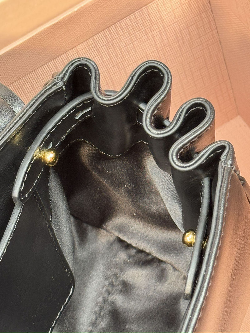 MiuMiu レザー ショルダーバッグ ブラック 5BD266_2CRM_F0002_V_OOO ゴールド金具 miumiu ショルダーバッグ アウトレット - 画像 (3)