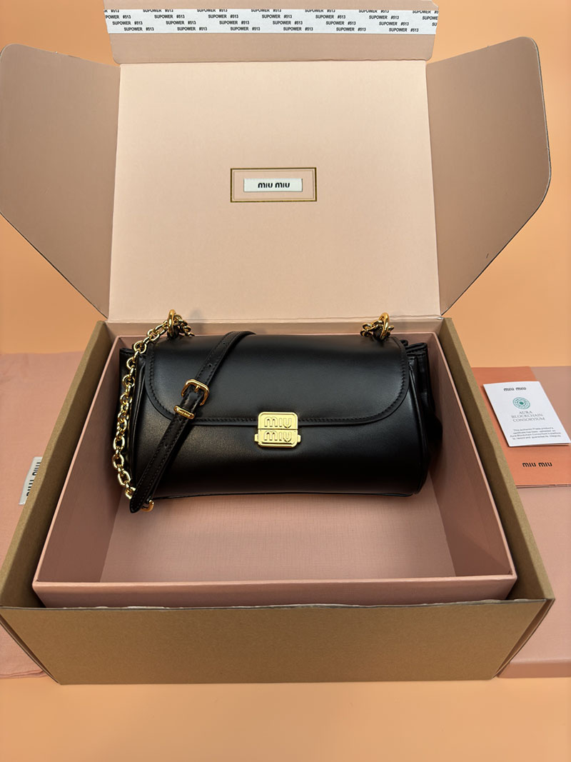 MiuMiu レザー ショルダーバッグ ブラック 5BD266_2CRM_F0002_V_OOO ゴールド金具 miumiu ショルダーバッグ アウトレット - 画像 (2)
