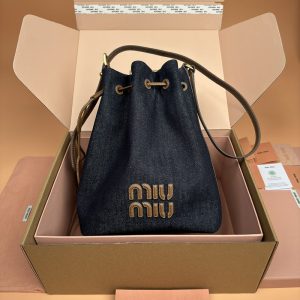 miumiu ナッパレザー ショルダーバッグ