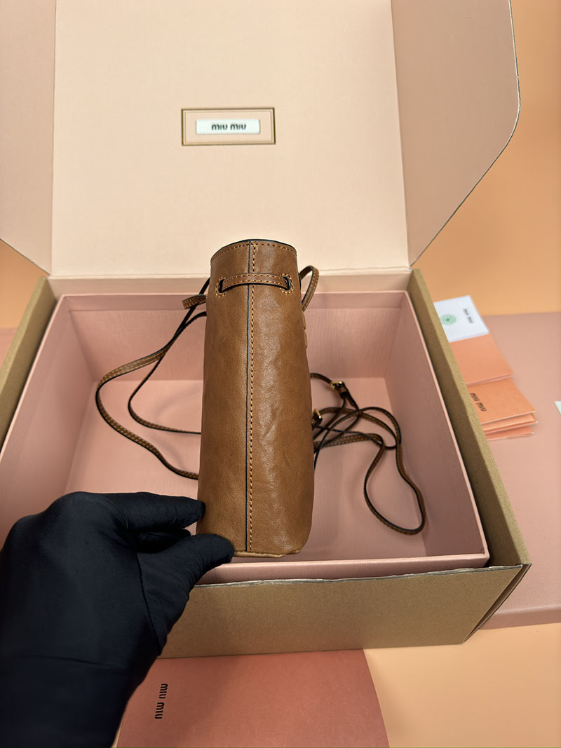 MiuMiu ナッパレザー ミニバッグ ブラウン 5NF460_EFX_F0316 ゴールド金具 これから 流行るバッグ - 画像 (9)