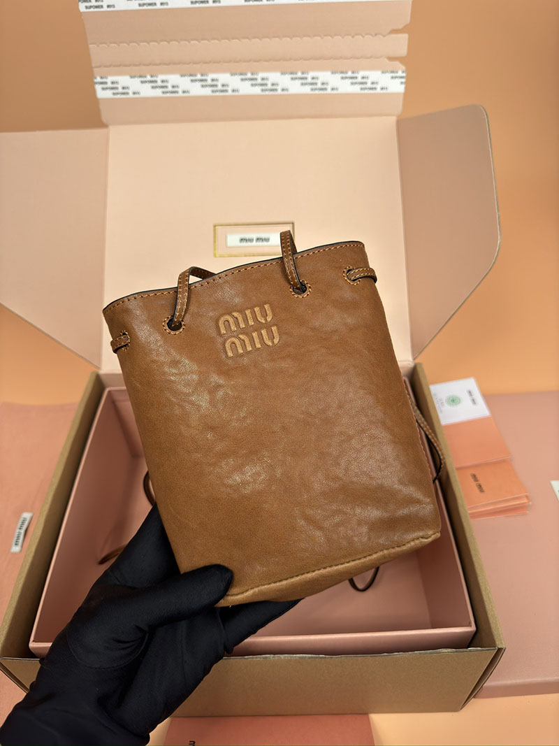 MiuMiu ナッパレザー ミニバッグ ブラウン 5NF460_EFX_F0316 ゴールド金具 これから 流行るバッグ - 画像 (6)