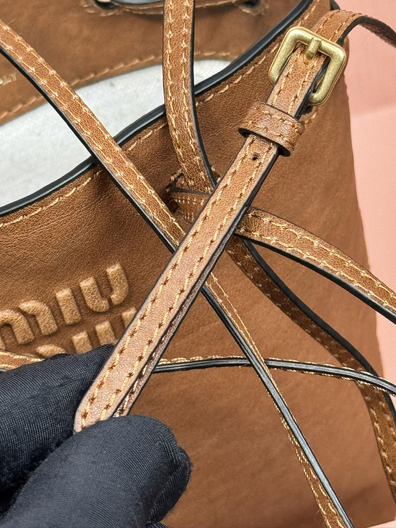MiuMiu ナッパレザー ミニバッグ ブラウン 5NF460_EFX_F0316 ゴールド金具 これから 流行るバッグ - 画像 (4)