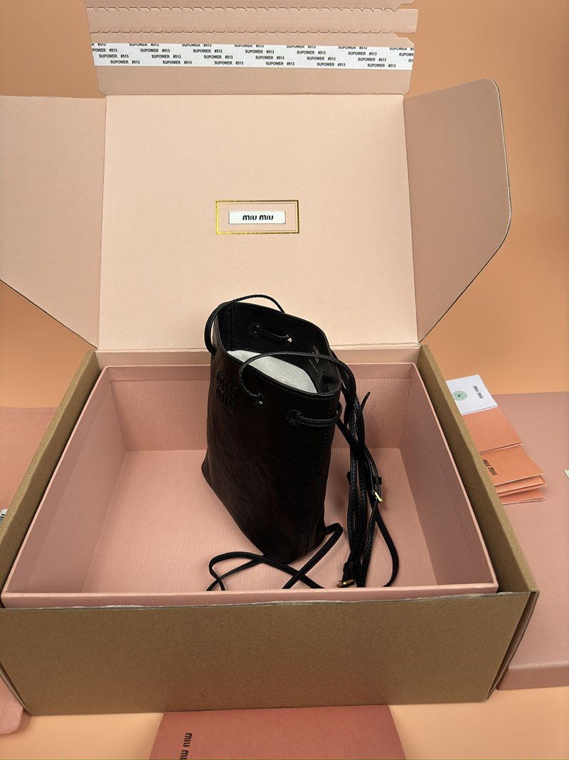 MiuMiu ナッパレザー ミニバッグ ブラック 5NF460_EFX_F0002 ゴールド金具 これから 流行るバッグ - 画像 (8)