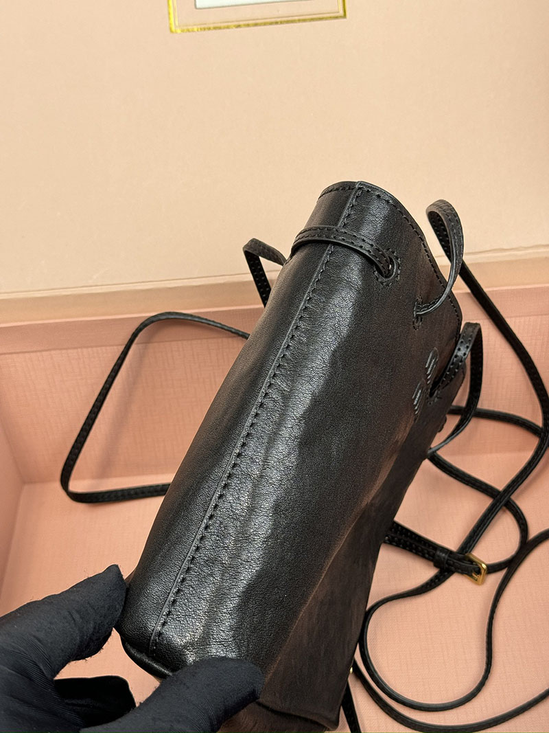 MiuMiu ナッパレザー ミニバッグ ブラック 5NF460_EFX_F0002 ゴールド金具 これから 流行るバッグ - 画像 (7)