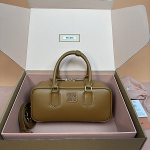 ミュウミュウ アルカディ 偽物