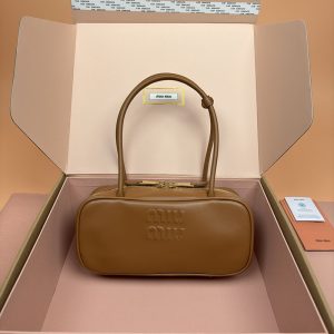 ミュウミュウ アルカディ 偽物