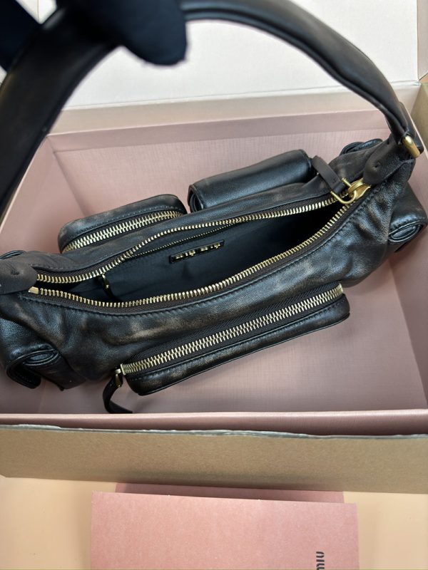 MiuMiu ナッパレザー ポケットバッグ ブラック 5BC146 羊革 ゴールド