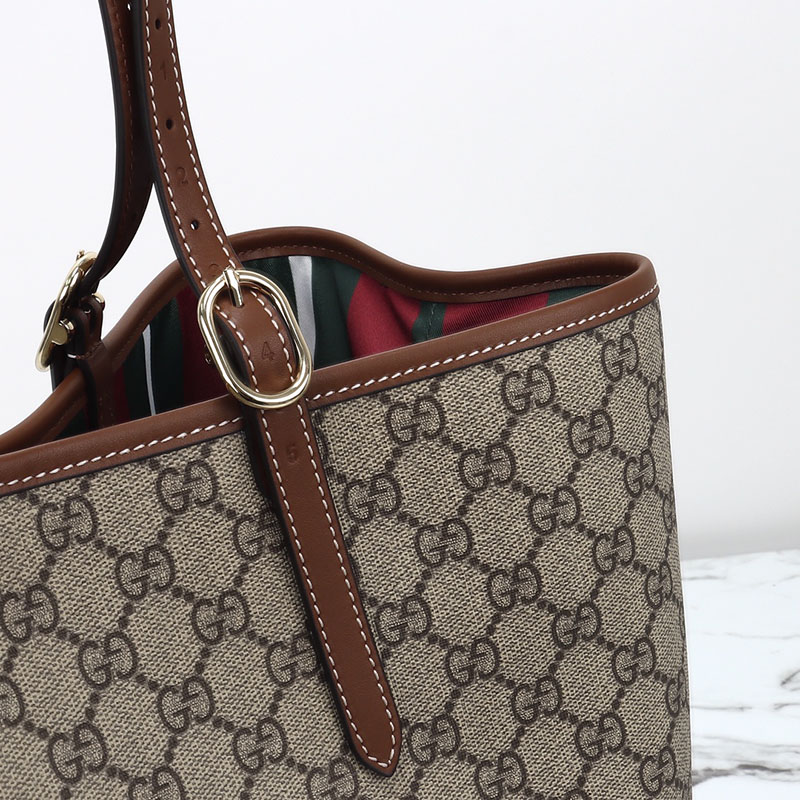 グッチ トートバッグ 新作 2025 グッチ GGエンブレム ラージ トートバッグ 815212 FAD6L 9758 ベージュ&ダークブラウン - 画像 (5)