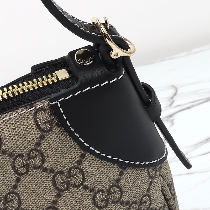 グッチ ショルダーバッグ 斜めがけ アウトレット グッチ GGエンブレム スモール ショルダーバッグ 815218 FAEAA 9765 ベージュ&ブラック - 画像 (4)