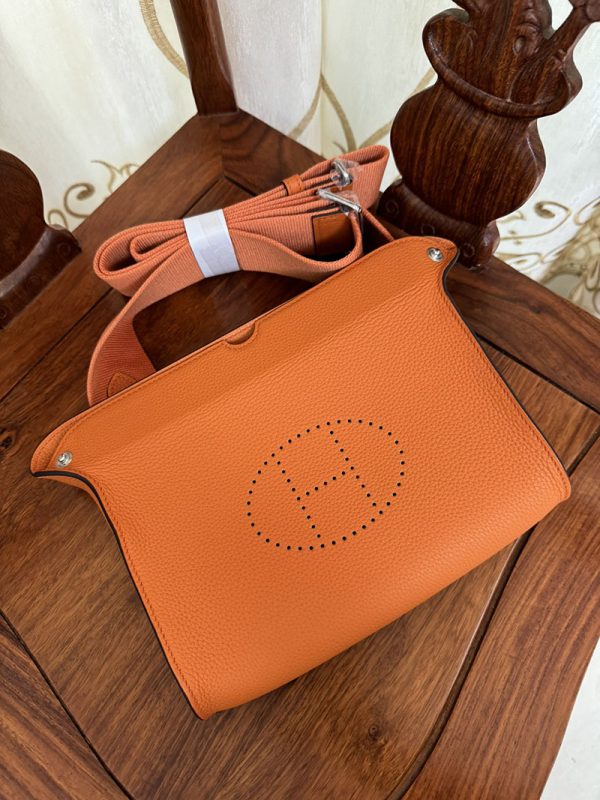 HERMES エルメス ヴィドポッシュ オレンジ トゴ シルバー金具 2513445 エルメス メンズ ショルダーバッグ - 画像 (3)