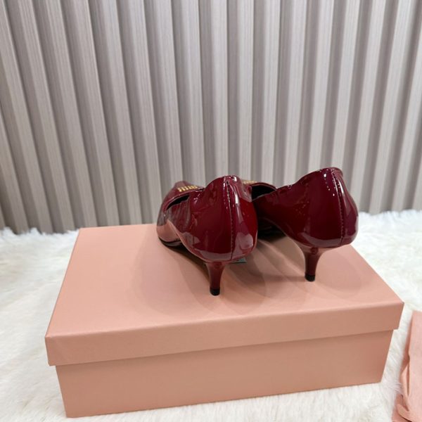 最高級MiuMiuスーパーコピー ミュウミュウパンプスコピー レッド 2025春新作 2515652 MIUMIU パンプス ビジュー - 画像 (3)