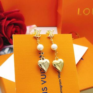 ヴィトン ピアス 芸能人