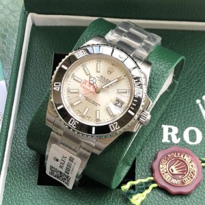 ロレックス サブマリーナー 定価