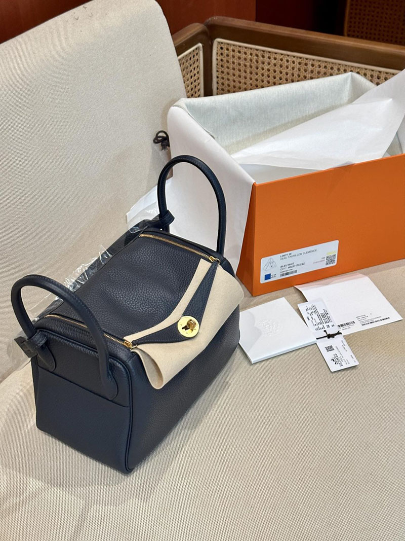 エルメス HERMES リンディ26 ブルーニュイ トリヨンクレマンス ゴールド金具 2412861 リンディ26 定価 - 画像 (8)