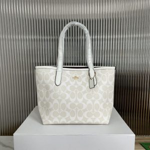 コーチ トートバッグ 新作