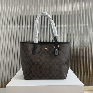 コーチ トートバッグ 新作