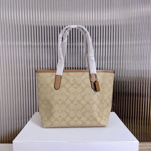 コーチ トートバッグ 新作