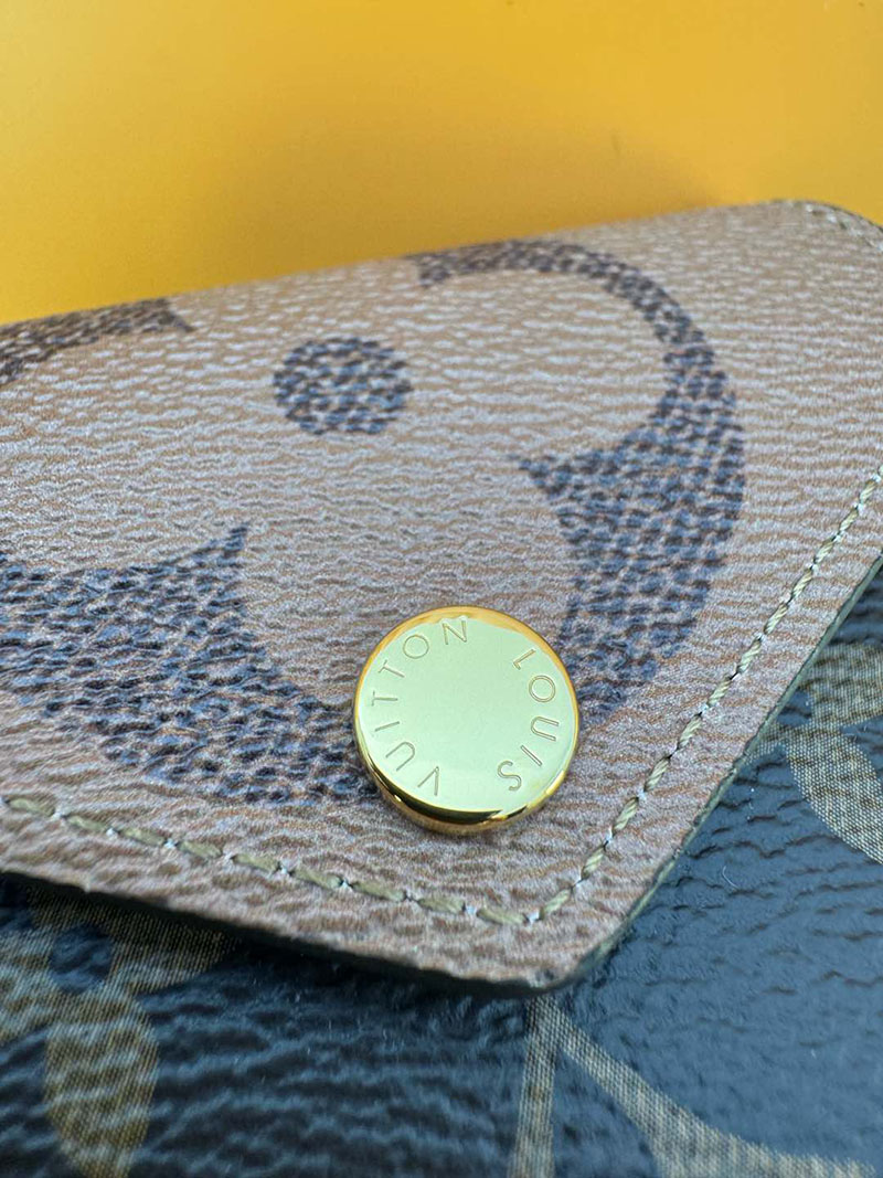 並行輸入品 ルイヴィトン ポルトフォイユ・ゾエ M80725 RFID モノグラム ブラウン ヴィトンの財布を持つ 女 - 画像 (8)