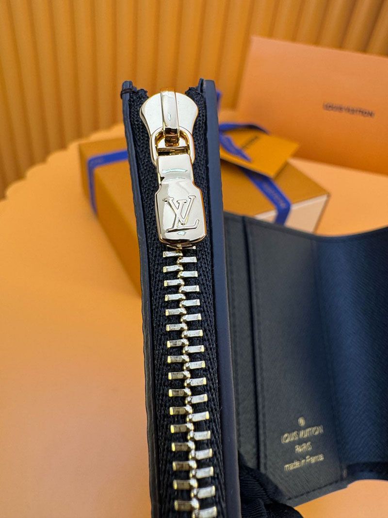 並行輸入品 ルイヴィトン ポルトフォイユ・ゾエ M80725 RFID モノグラム ブラウン ヴィトンの財布を持つ 女 - 画像 (4)