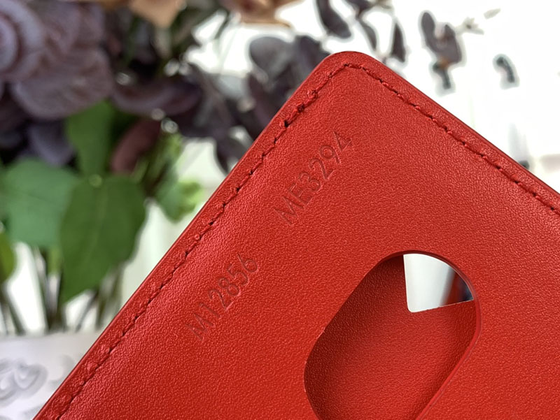 ルイヴィトン　LV カードケース　ポルトカルトマグネット　サリレッド　赤♡ ルイヴィトン LV カードケース ポルトカルトマグネット