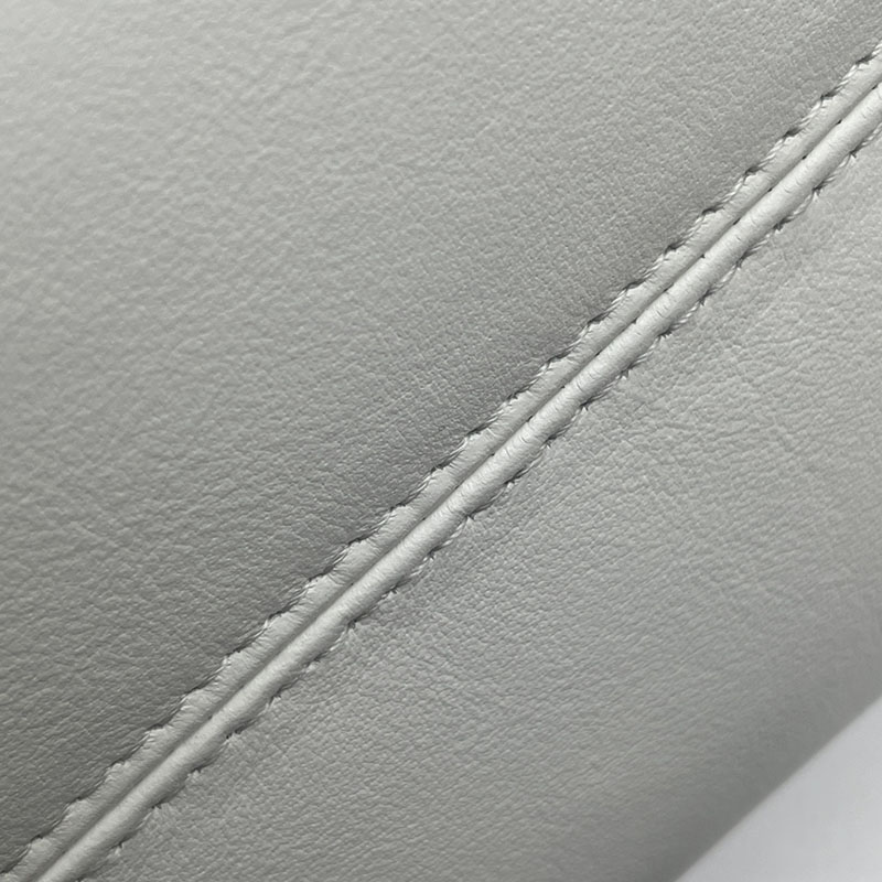 最高級セリーヌスーパーコピー セリーヌバッグコピー スモール カバ ドローストリング キュイル トリオンフ 111013ENY.01BC ホワイト セリーヌ トートバッグ ミニ - 画像 (5)