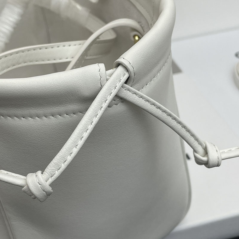 最高級セリーヌスーパーコピー セリーヌバッグコピー スモール カバ ドローストリング キュイル トリオンフ 111013ENY.01BC ホワイト セリーヌ トートバッグ ミニ - 画像 (3)