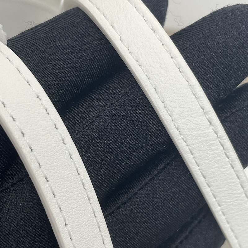 最高級セリーヌスーパーコピー セリーヌバッグコピー スモール カバ ドローストリング キュイル トリオンフ 111013ENY.01BC ホワイト セリーヌ トートバッグ ミニ - 画像 (2)