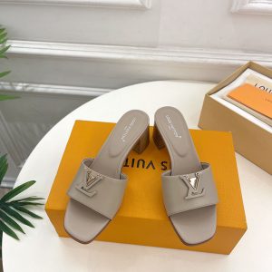 サンダル ヒール高め