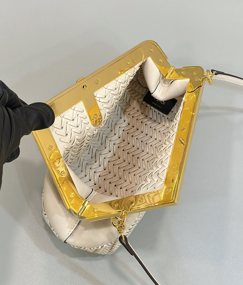 フェンディ 人気バッグ FENDI クラッチ ショルダーバッグ 本革 Fendi First Small カメリア 8BP129APZ6F0VWM - 画像 (2)