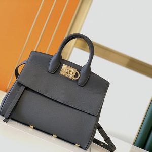 レディース ferragamo バッグ人気