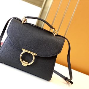 ferragamo バッグ人気