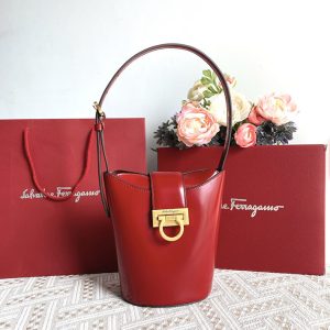 Ferragamo バッグ アウトレット