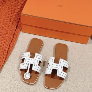 レディース サンダルトレンド 2025