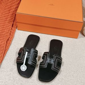 レディース サンダルトレンド 2025