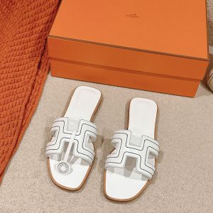 レディース サンダルトレンド 2025