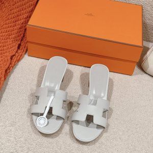 レディース サンダルトレンド 2025