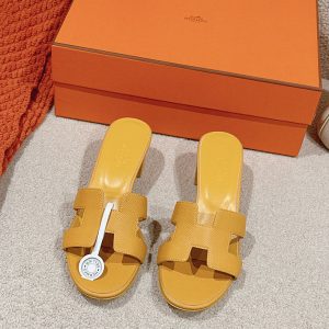 レディース サンダルトレンド 2025