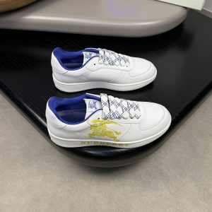 バーバリー スニーカー メンズ