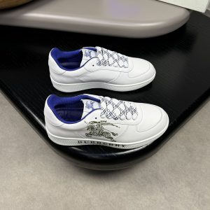 バーバリー スニーカー メンズ