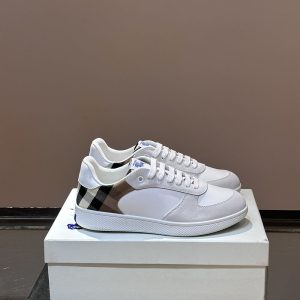 バーバリー スニーカー アウトレット