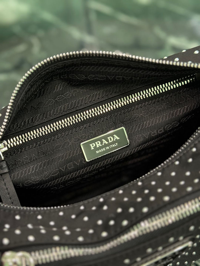 プラダ アウトレット PRADA プラダ スタッズ付 Re-Nylon バッグ 1BC236_2HGV_F0002_V_OOO ブラック H品 プラダ 斜めがけバッグ アウトレット - 画像 (2)