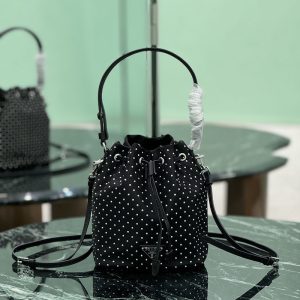 プラダ 巾着バッグ アウトレット