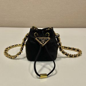 プラダ ポーチ アウトレット 値段