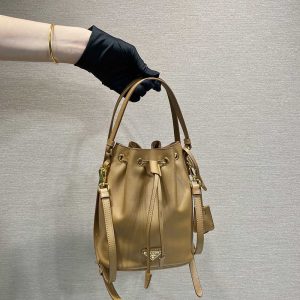 プラダ ナイロン 巾着 バッグ