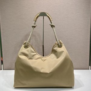 プラダ バッグ 新作